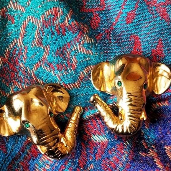 Jewelry - Relisted - Elephant clip earrings gold tone green eyes chunky
